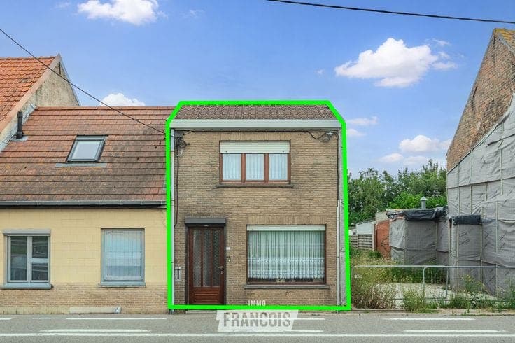 House to renovate with 2 bedrooms, garden and open views ov…