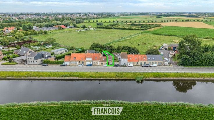 House to renovate with 2 bedrooms, garden and open views ov…
