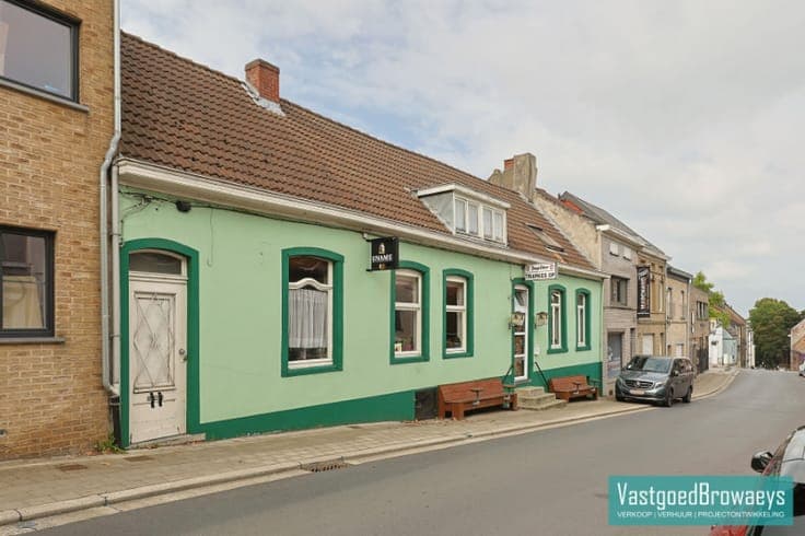 Te renoveren tweewoonst met twee huisnummers
