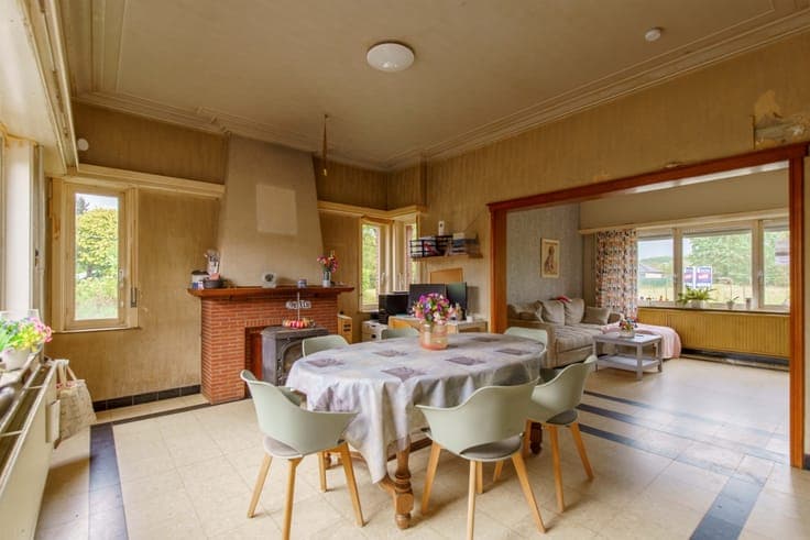 Ruime woning met vier slaapkamers en grote tuin