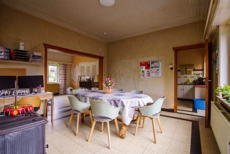 Ruime woning met vier slaapkamers en grote tuin