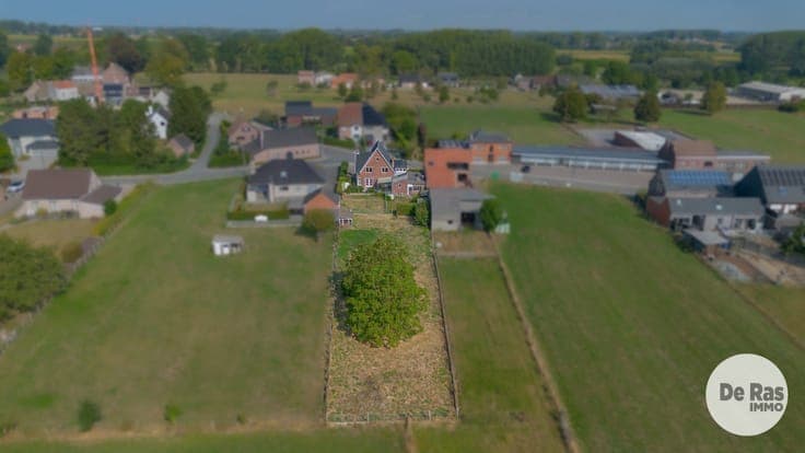 VLEKKEM- Ruime woning met 4 slaapkamers en uitgestrekte tuin