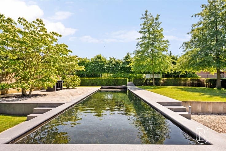 Spacious and energy-efficient villa with swimming pond