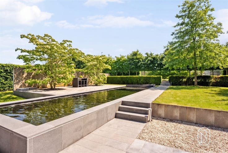 Spacious and energy-efficient villa with swimming pond