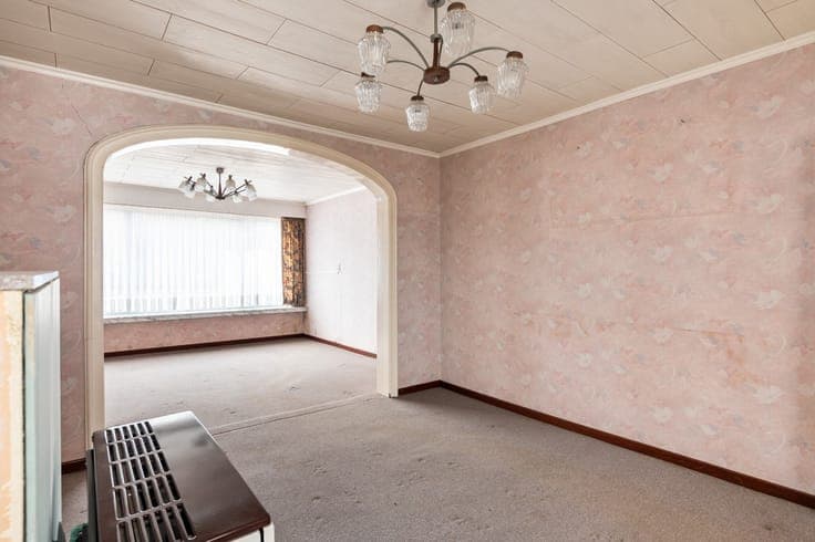 Totaal te renoveren halfopen bebouwing op goede locatie i...