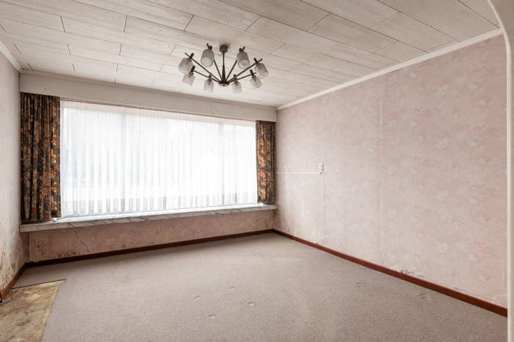 Totaal te renoveren halfopen bebouwing op goede locatie i...