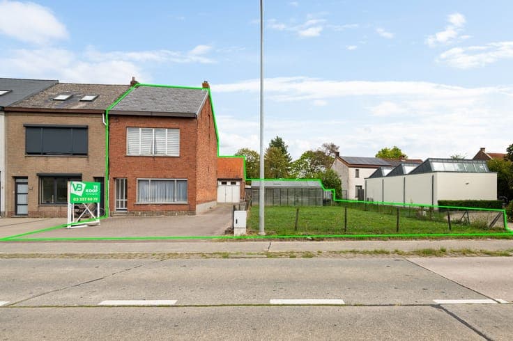 Totaal te renoveren halfopen bebouwing op goede locatie i...