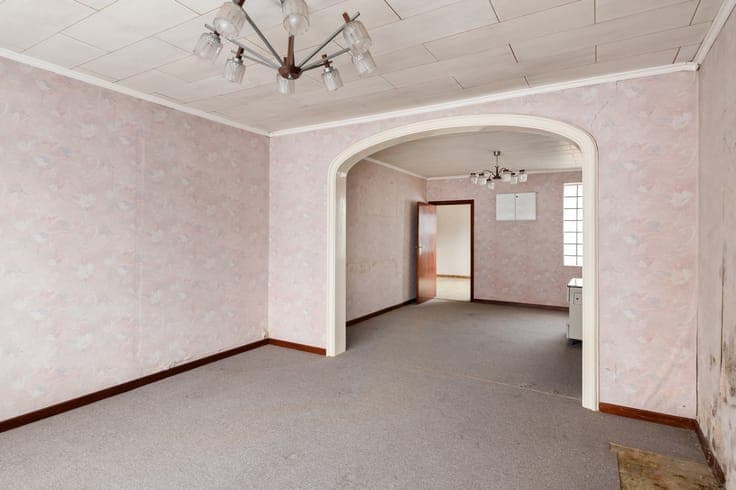 Totaal te renoveren halfopen bebouwing op goede locatie i...