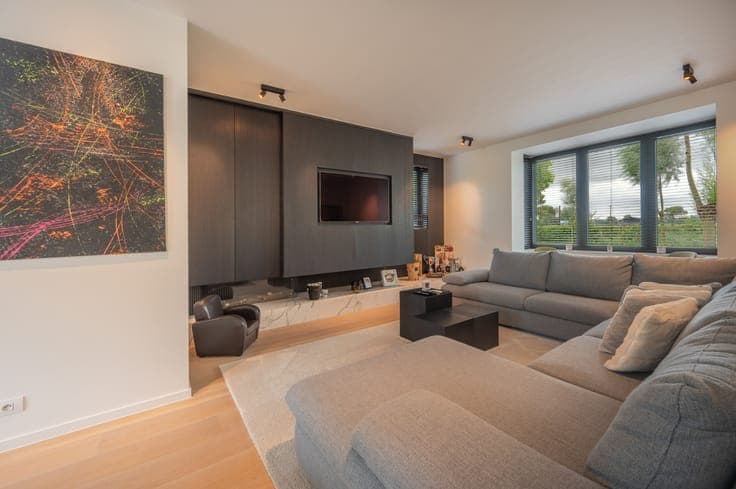 Luxury semi-detached house in the highly sought-after nei...