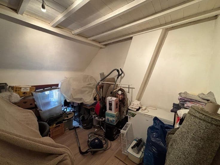 2-ROOM HOME IN NEED OF RENOVATION
