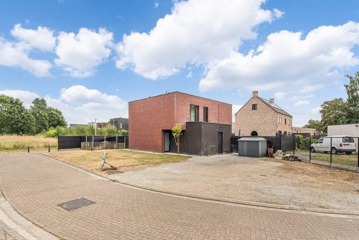 Moderne ruime vrijstaande woning in doodlopende straat
