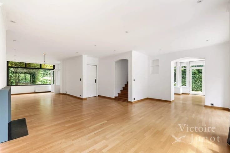 Tervuren: Lovely 3-sided house