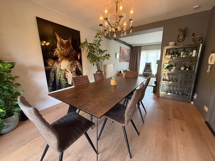 Charmante, tot in de puntjes afgewerkte burgerwoning. Jo...