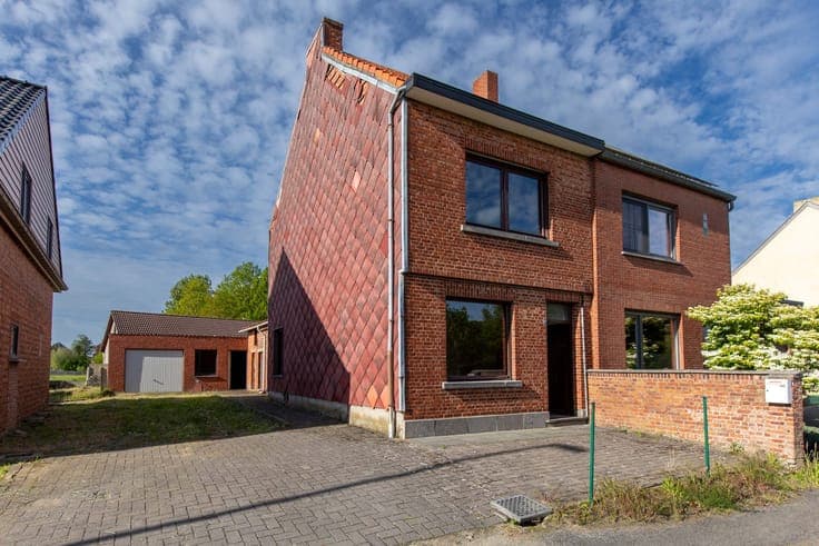 Renovatiewoning met grote garage