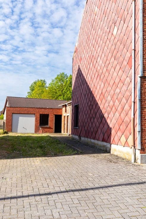 Renovatiewoning met grote garage