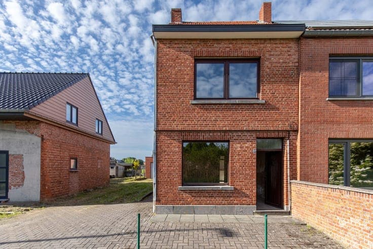 Renovatiewoning met grote garage