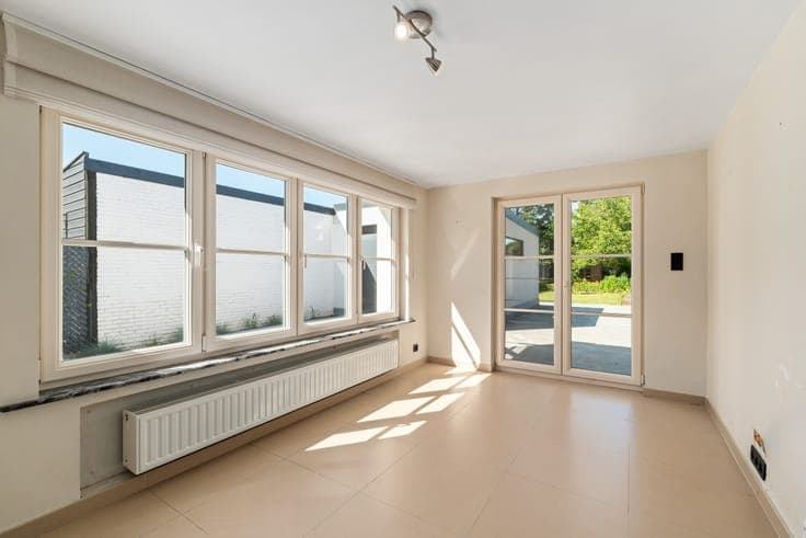 Semi-detached home with garden and garage