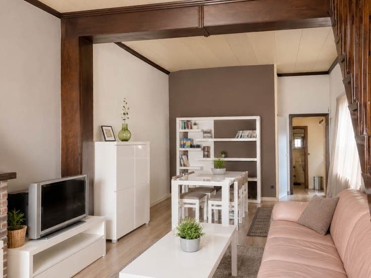 Te koop, grote burgerwoning met ruim leefvolume in centru...