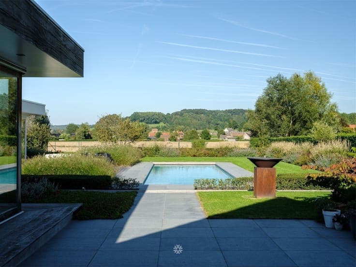 Timeless villa with panoramic views in the Pays des Collines