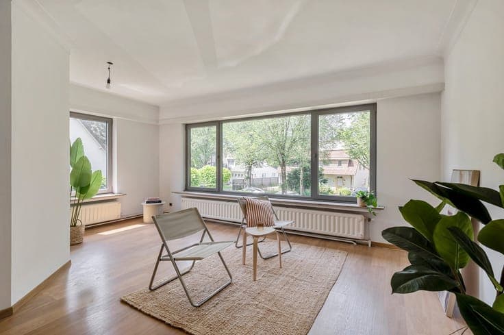 Opbrengsteigendom met 2 units in groene Hoge Kaart, Brasscha