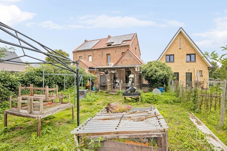 3-sided house: 5 bedrooms and a garden, in an ideal location