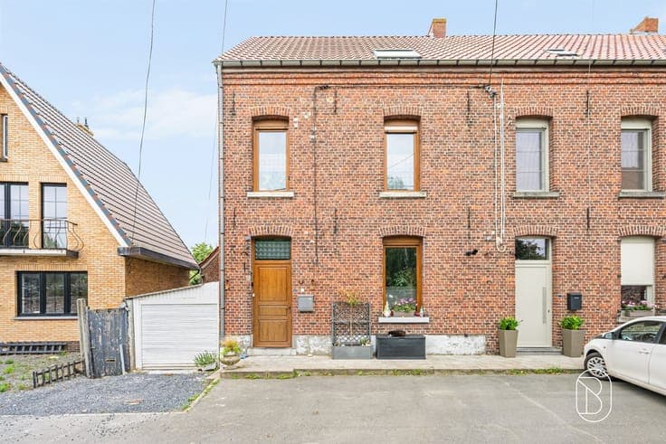 3-sided house: 5 bedrooms and a garden, in an ideal location
