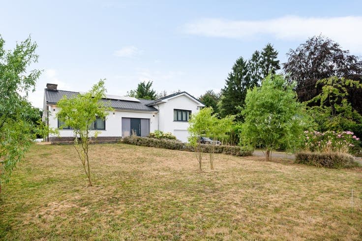Prachtig gerenoveerde woning met zicht op de velden op ee...