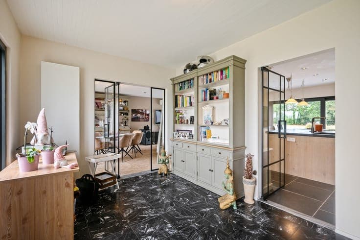Prachtig gerenoveerde woning met zicht op de velden op ee...