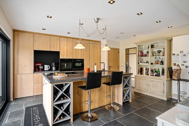 Prachtig gerenoveerde woning met zicht op de velden op ee...