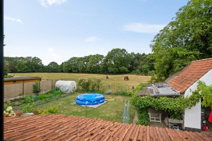 Prachtig gerenoveerde woning met zicht op de velden op ee...