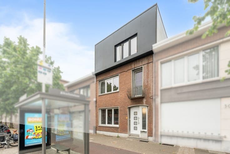 Spacious family home with garden in Berchem