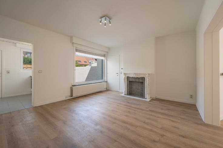 Spacious family home with garage, private parking space, an