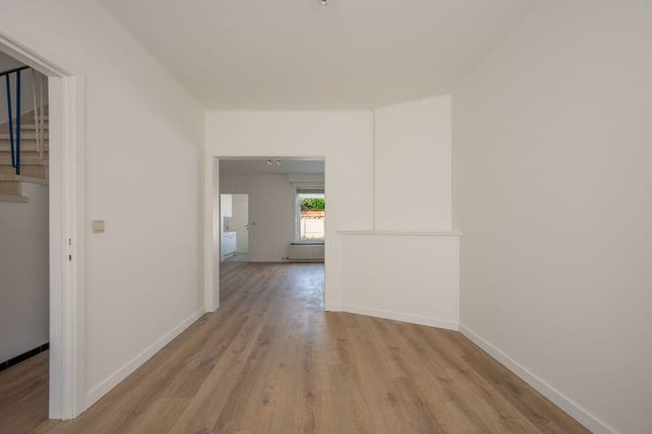 Spacious family home with garage, private parking space, an