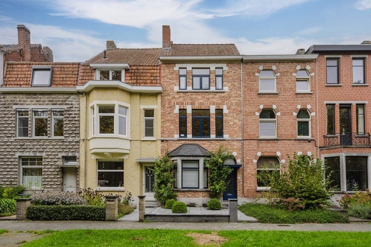 AUTHENTIEKE WONING MET GARAGE