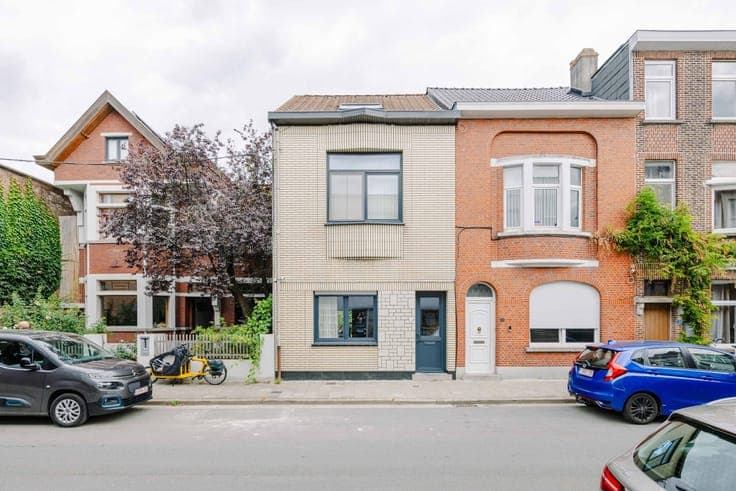 Te renoveren woning met 4 slaapkamers te Sint-Amandsberg