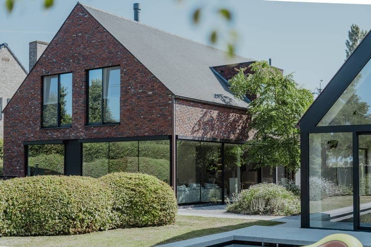 Exclusive villa with pool, pool house on a 1,640 m² plot