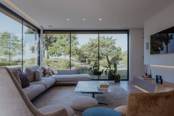 Exclusive villa with pool, pool house on a 1,640 m² plot