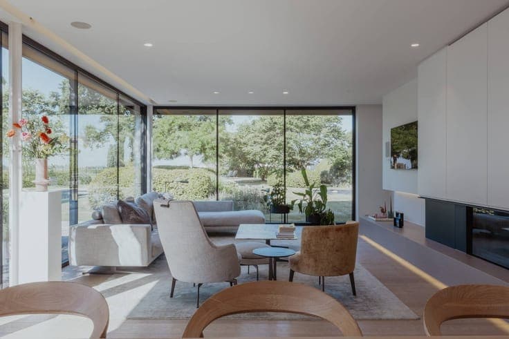 Exclusive villa with pool, pool house on a 1,640 m² plot