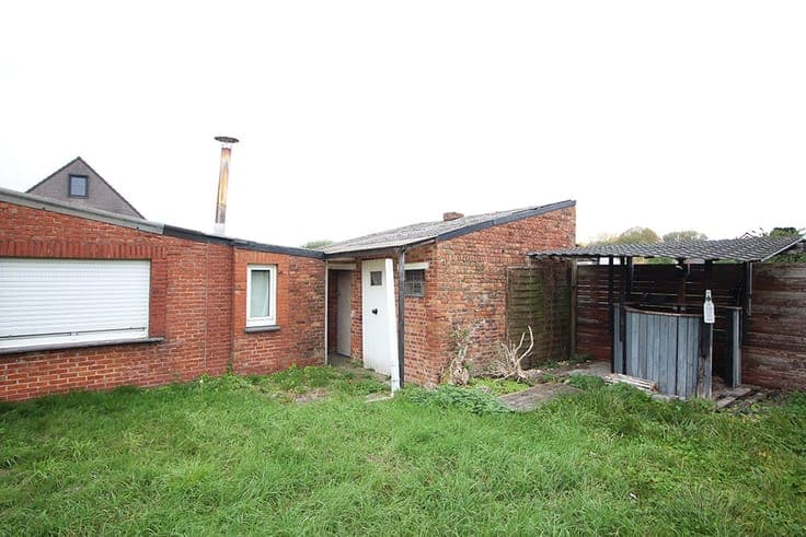 Property to renovate on a large plot of land