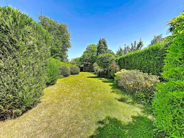 House with spacious garden and orchard for sale in Laarne