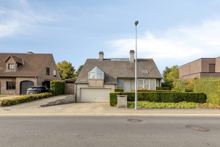 Unique, bright house for sale with playful intermediate leve