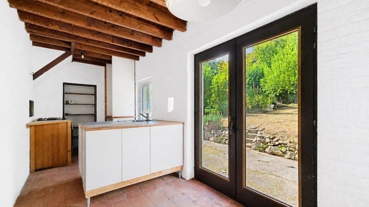 HOUSE TO RENOVATE IN A GREEN OASIS – LIMELETTE