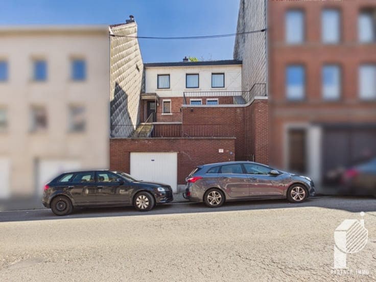 2-bedroom house with terrace, garden and garag