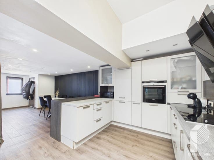 2-bedroom house with terrace, garden and garag