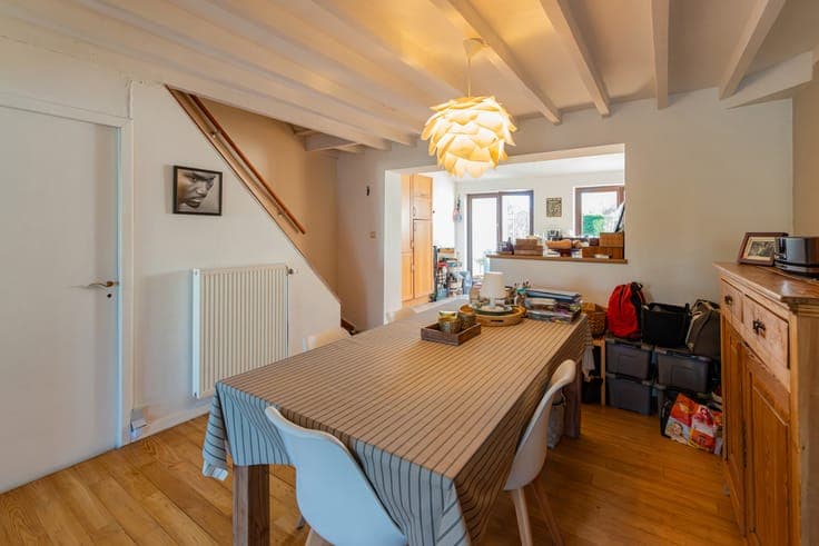 Ready-to-move-in 2-bedroom house with sunny garden