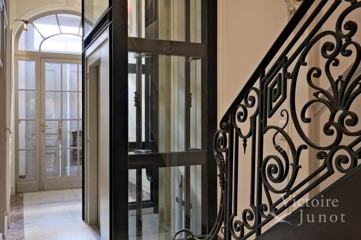 Place Stephanie, splendid fully renovated townhouse