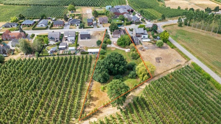 HERK-DE-STAD - Ruime woning op een uitzonderlijk perceel!