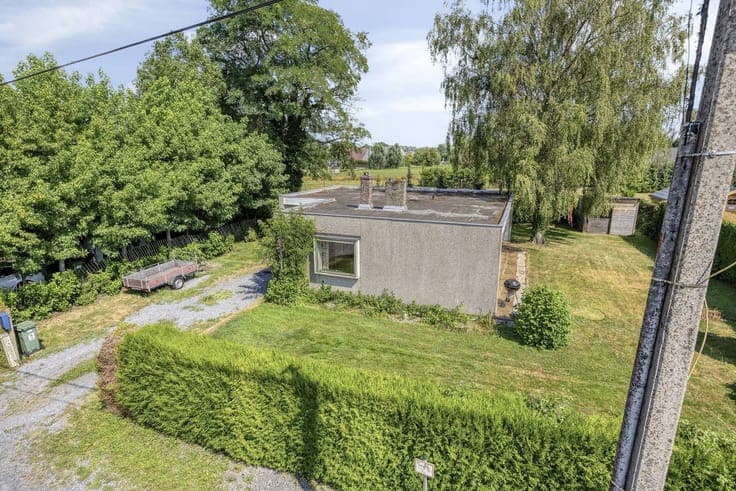 House to renovate on a beautiful plot in Laarne