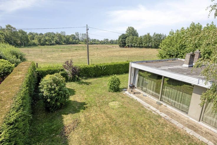 House to renovate on a beautiful plot in Laarne