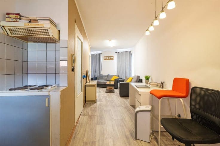 Townhouse with an indoor garage near the center of Ghent